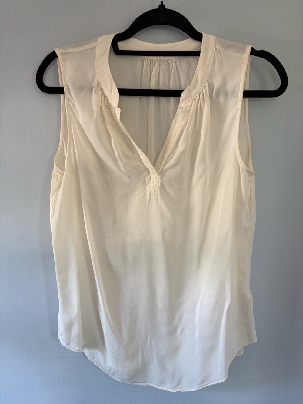 Classic Cream Sleeveless Blouse Lightweight V-nick Tank 100% viscose